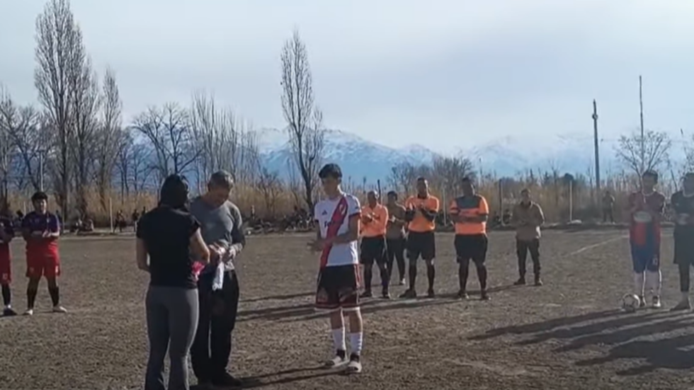 Conmovedor homenaje de La Academia para acompañar a una familia del club
